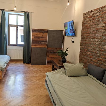 The Industrique Home - 3 Bedroom Apartment Timişoara Buitenkant foto