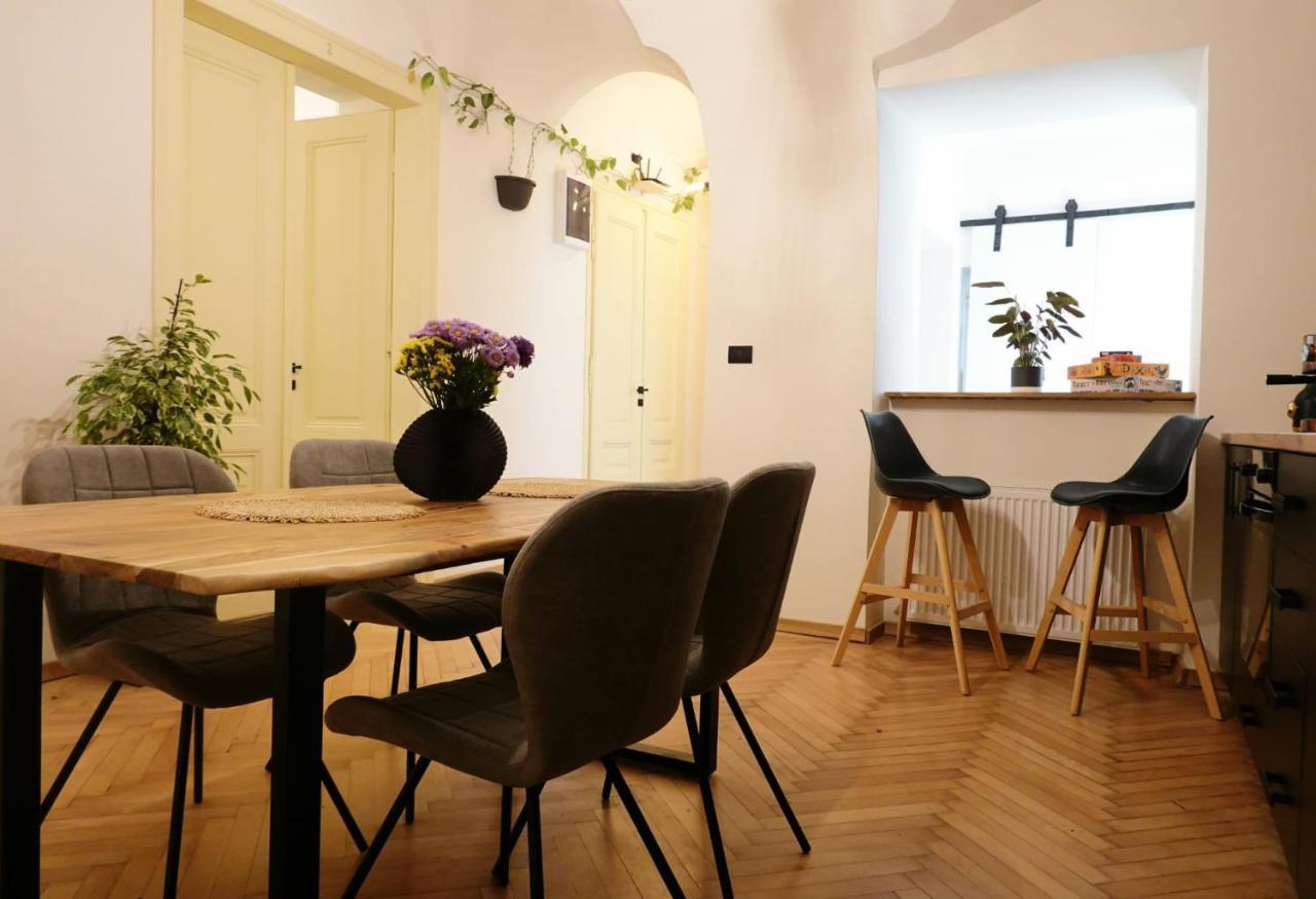 The Industrique Home - 3 Bedroom Apartment Timişoara Buitenkant foto