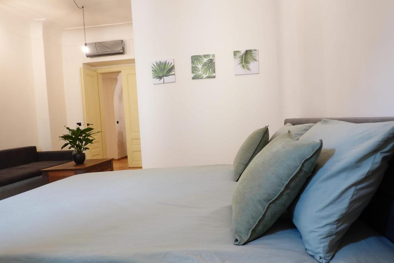 The Industrique Home - 3 Bedroom Apartment Timişoara Buitenkant foto