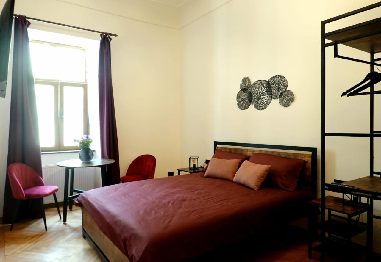 The Industrique Home - 3 Bedroom Apartment Timişoara Buitenkant foto