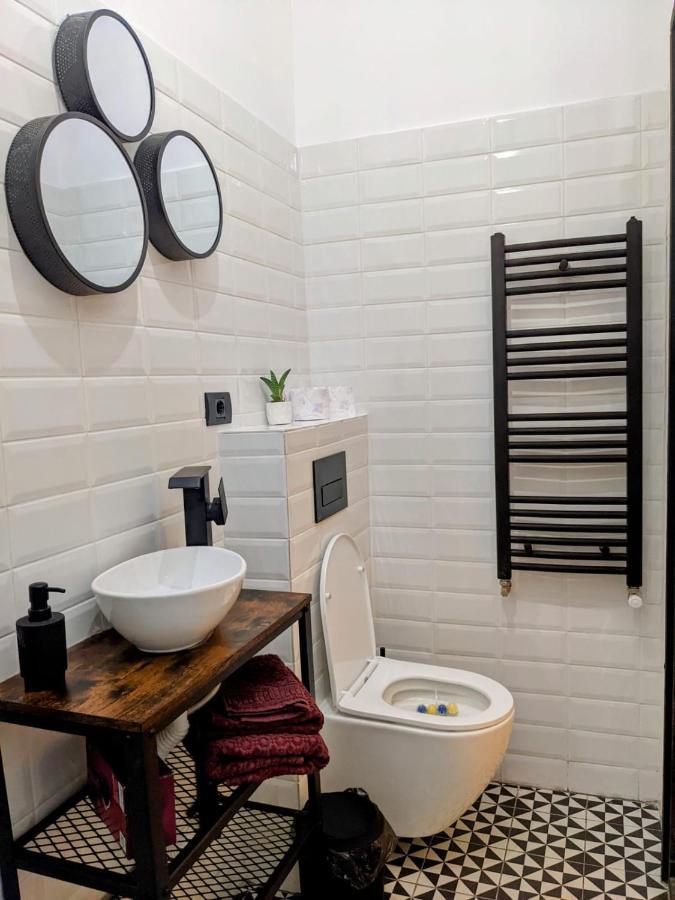 The Industrique Home - 3 Bedroom Apartment Timişoara Buitenkant foto