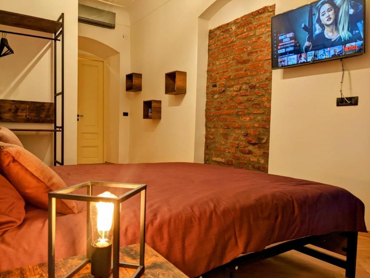 The Industrique Home - 3 Bedroom Apartment Timişoara Buitenkant foto