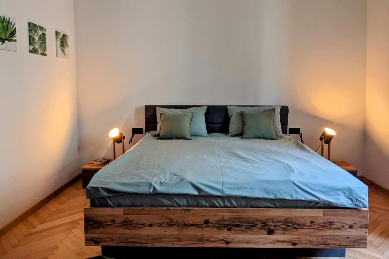 The Industrique Home - 3 Bedroom Apartment Timişoara Buitenkant foto