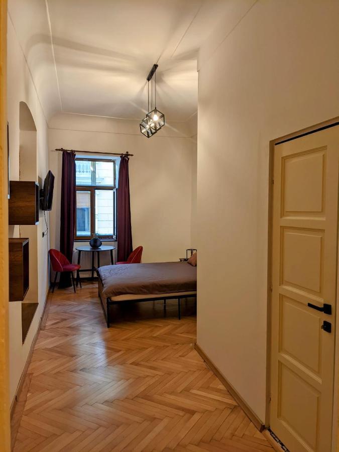 The Industrique Home - 3 Bedroom Apartment Timişoara Buitenkant foto